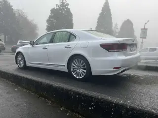 Lexus LS 460 2016 Tracción Total 4p Sedán