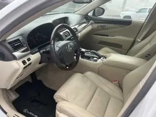 Lexus LS 460 2016 Tracción Total 4p Sedán