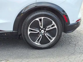 Ford Mustang Mach-E 2023 Premium 4p SUV