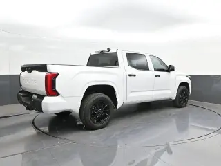 Toyota Tundra 2024 4x4 SR 4p CrewMax Cab Pickup SB