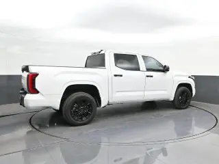 Toyota Tundra 2024 4x4 SR 4p CrewMax Cab Pickup SB