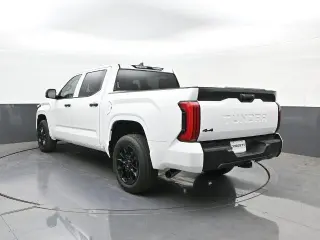 Toyota Tundra 2024 4x4 SR 4p CrewMax Cab Pickup SB