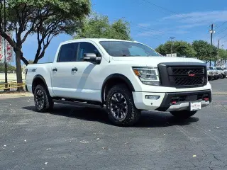 Nissan Titan 2021 4x4 SV 4dr Crew Cab 5.6 ft. SB