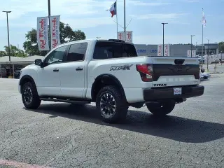 Nissan Titan 2021 4x4 SV 4dr Crew Cab 5.6 ft. SB