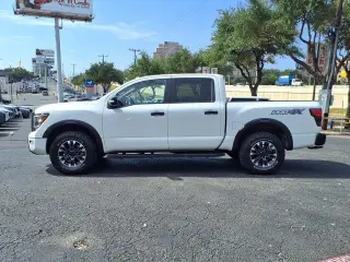 Nissan Titan 2021 4x4 SV 4dr Crew Cab 5.6 ft. SB