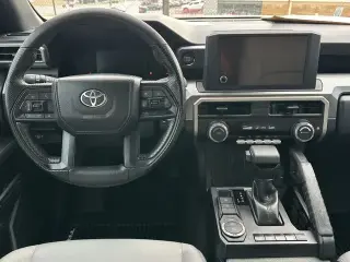 Toyota Tacoma 2024 4x2 SR5 5 plazas Doble Cabina 1,5 m SB