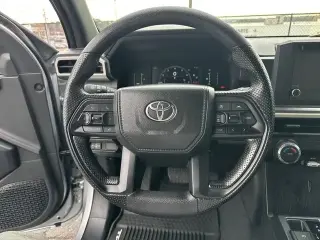Toyota Tacoma 2024 4x2 SR5 5 plazas Doble Cabina 1,5 m SB