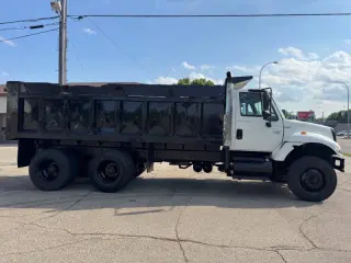 2004 International WorkStar 7400