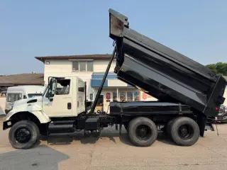 2004 International WorkStar 7400