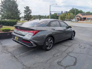 Hyundai Elantra del año 2025