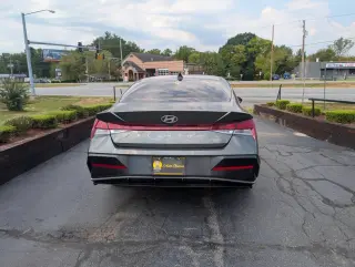 Hyundai Elantra del año 2025