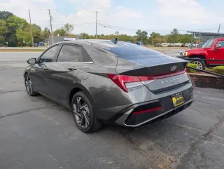 Hyundai Elantra del año 2025