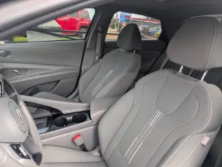 Hyundai Elantra del año 2025