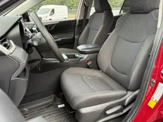 \nToyota RAV4 2024 LE 4dr SUV\n
