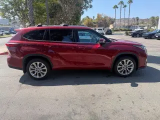 Toyota Highlander 2023 L 4dr SUV