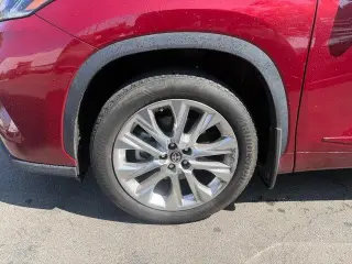 Toyota Highlander 2023 L 4dr SUV