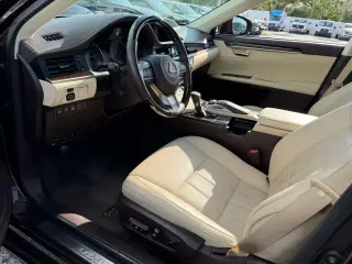 Lexus ES 350 de 2018 con 4 puertas de sedán