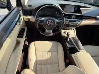 Lexus ES 350 de 2018 con 4 puertas de sedán