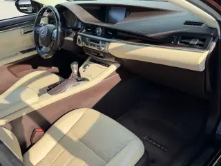 Lexus ES 350 de 2018 con 4 puertas de sedán