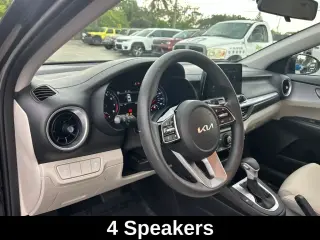 Forte Kia 2023 LX sedán 4 puertas