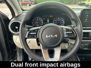 Forte Kia 2023 LX sedán 4 puertas
