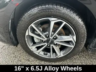 Forte Kia 2023 LX sedán 4 puertas