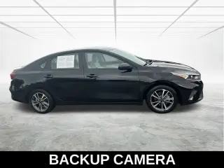 Forte Kia 2023 LX sedán 4 puertas