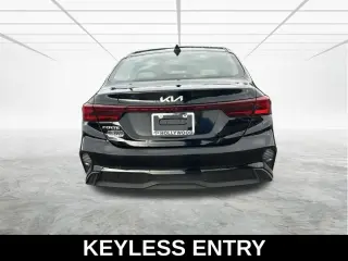 Forte Kia 2023 LX sedán 4 puertas