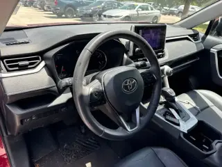 Toyota RAV4 2023 XLE Premium 4dr SUV