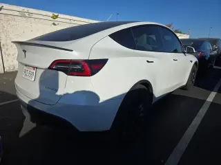 Tesla Model Y 2022 AWD Performance 4dr Crossover