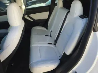Tesla Model Y 2022 AWD Performance 4dr Crossover