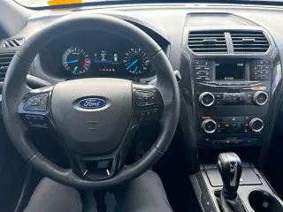 Ford Explorer 2018 XLT 4 SUV