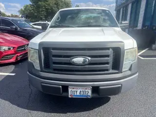Ford F-150 2009 4x2 XL 2p Cab Estándar Estilo Lateral 8 pies LB