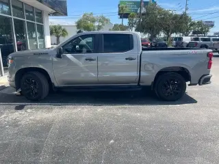 Chevrolet Silverado 1500 2024 4x4 Custom 4dr Crew Cab 5.8 pies SB