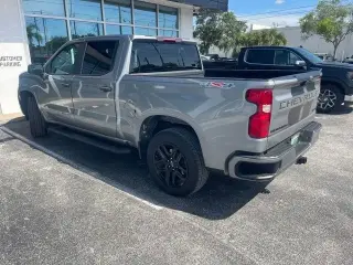 Chevrolet Silverado 1500 2024 4x4 Custom 4dr Crew Cab 5.8 pies SB