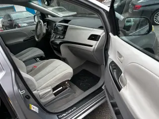 2011 Toyota Sienna LE 8-Pas V6