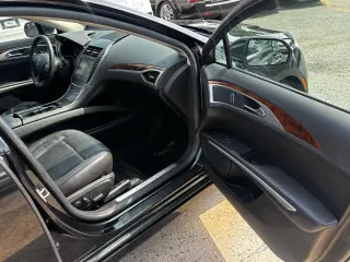 Sedán híbrido Lincoln MKZ de 2014