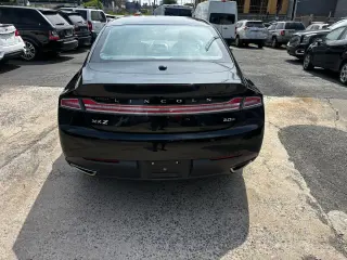 Sedán híbrido Lincoln MKZ de 2014