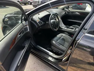 Sedán híbrido Lincoln MKZ de 2014