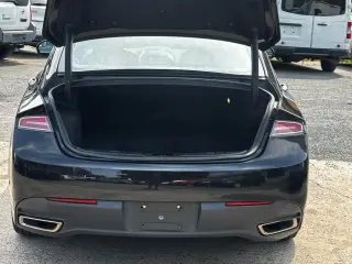Sedán híbrido Lincoln MKZ de 2014