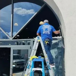 🚨 BROKEN STOREFRONT GLASS? WE’RE READY TO HELP!