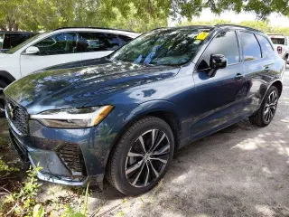 Volvo XC60 2023 B5 Plus Tema Oscuro 4p SUV