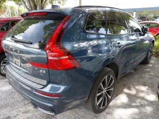 Volvo XC60 2023 B5 Plus Tema Oscuro 4p SUV