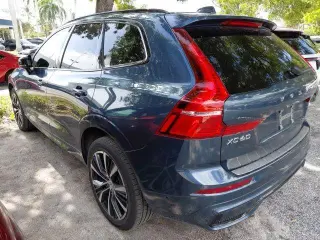 Volvo XC60 2023 B5 Plus Tema Oscuro 4p SUV