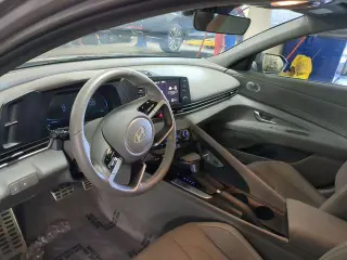 Hyundai Elantra 2026 SEL Sport sedán de 4 puertas