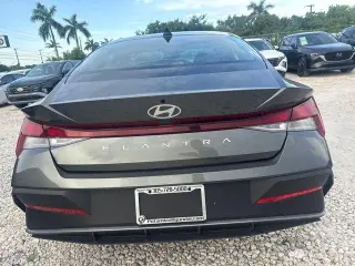 Hyundai ELANTRA 2025 SE 4dr Sedán