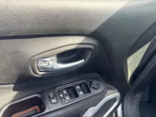 Jeep Renegade 2018 Latitude 4dr SUV