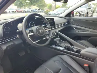 Hyundai ELANTRA 2025 Limited 4p Sedan