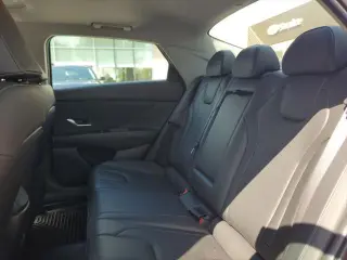 Hyundai ELANTRA 2025 Limited 4p Sedan