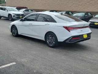 Hyundai ELANTRA 2024 SEL Sedán de 4 puertas